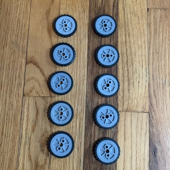 K'NEX 1 1/2 “1.5” Wheels Gray Hubs Lot of 10 Knex Rubber Tires KNEX - Picture 1 of 3